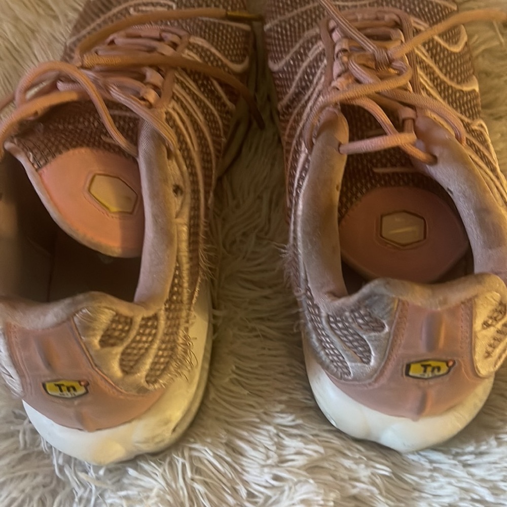Nike Air Max Women’s 9 Pink Sneakers - Picture 5 of 10